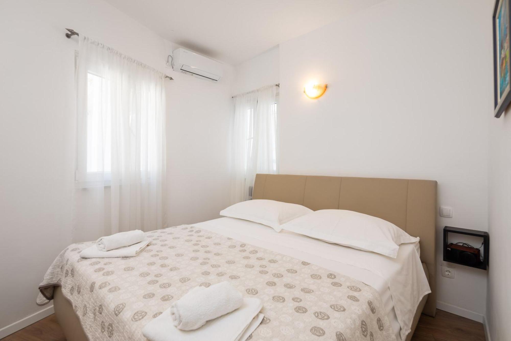 Caleta Seaview Suites II - Pool & Jacuzzi Lokva Rogoznica Exterior photo
